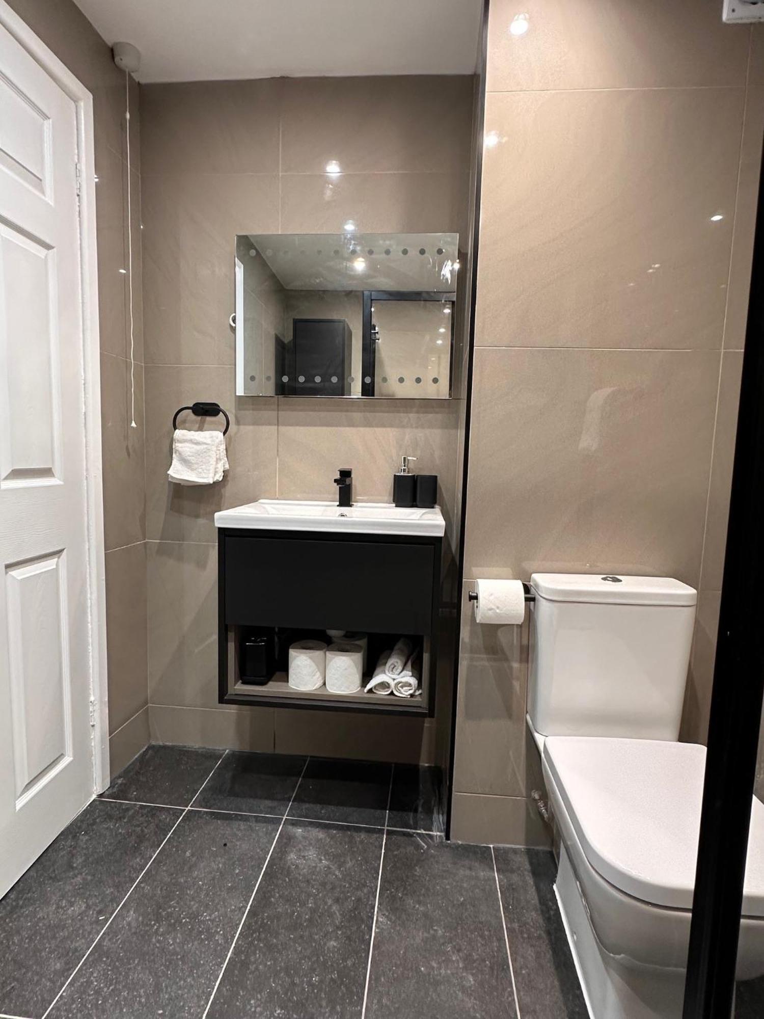 R1 - Private Room In Modern Shared Apartment, Each With Kitchenette, Central Μπέρμιγχαμ Εξωτερικό φωτογραφία